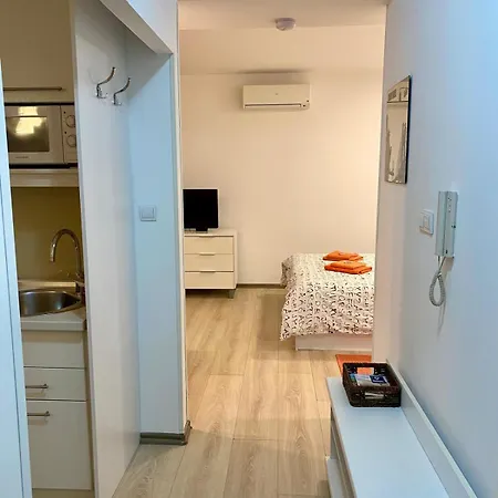 דירה Cozy Near Latin Bridge